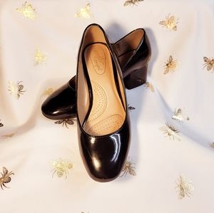 PATENT LEATHER SHOES